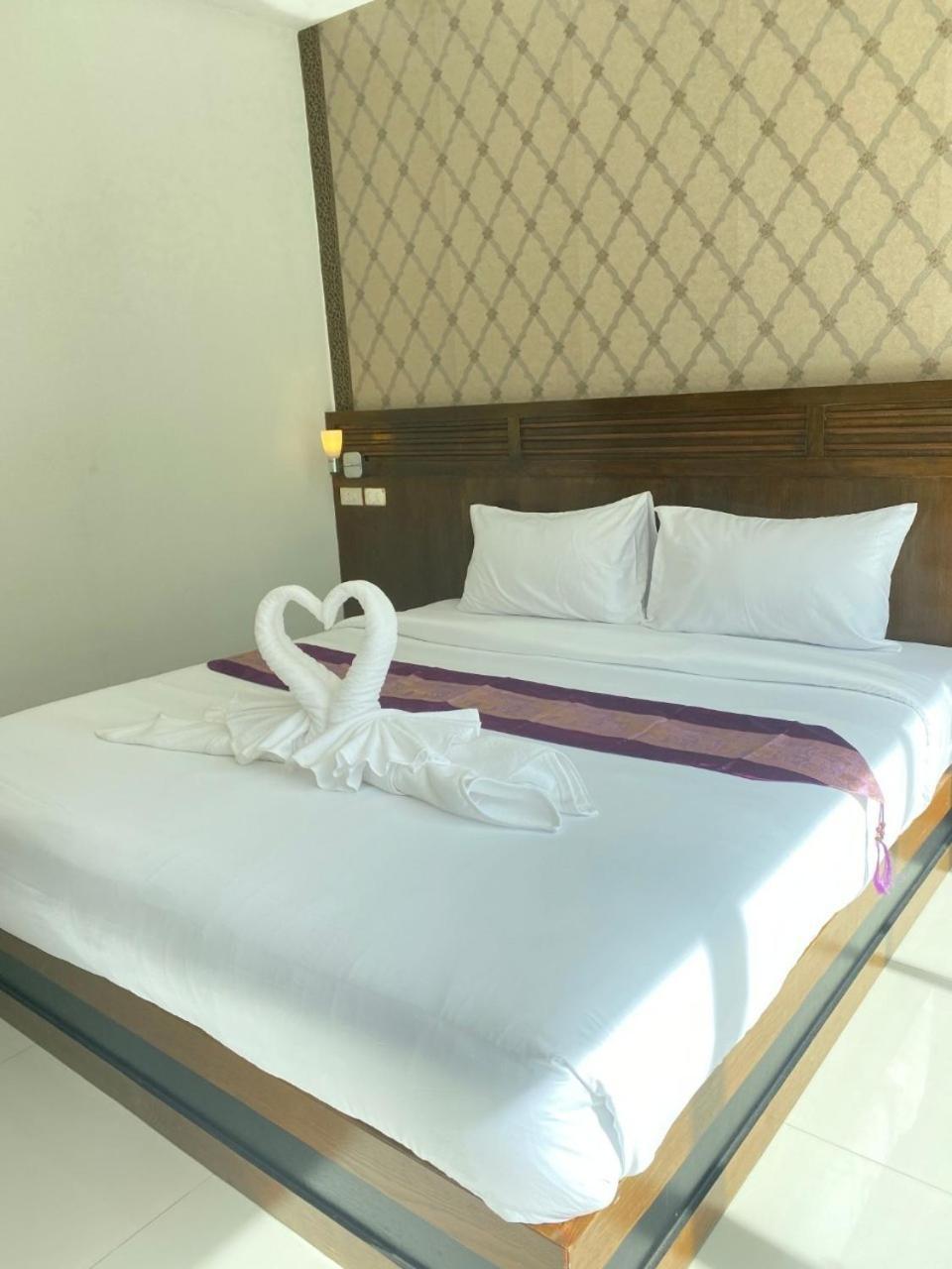 Nj Patong Hotel Luaran gambar