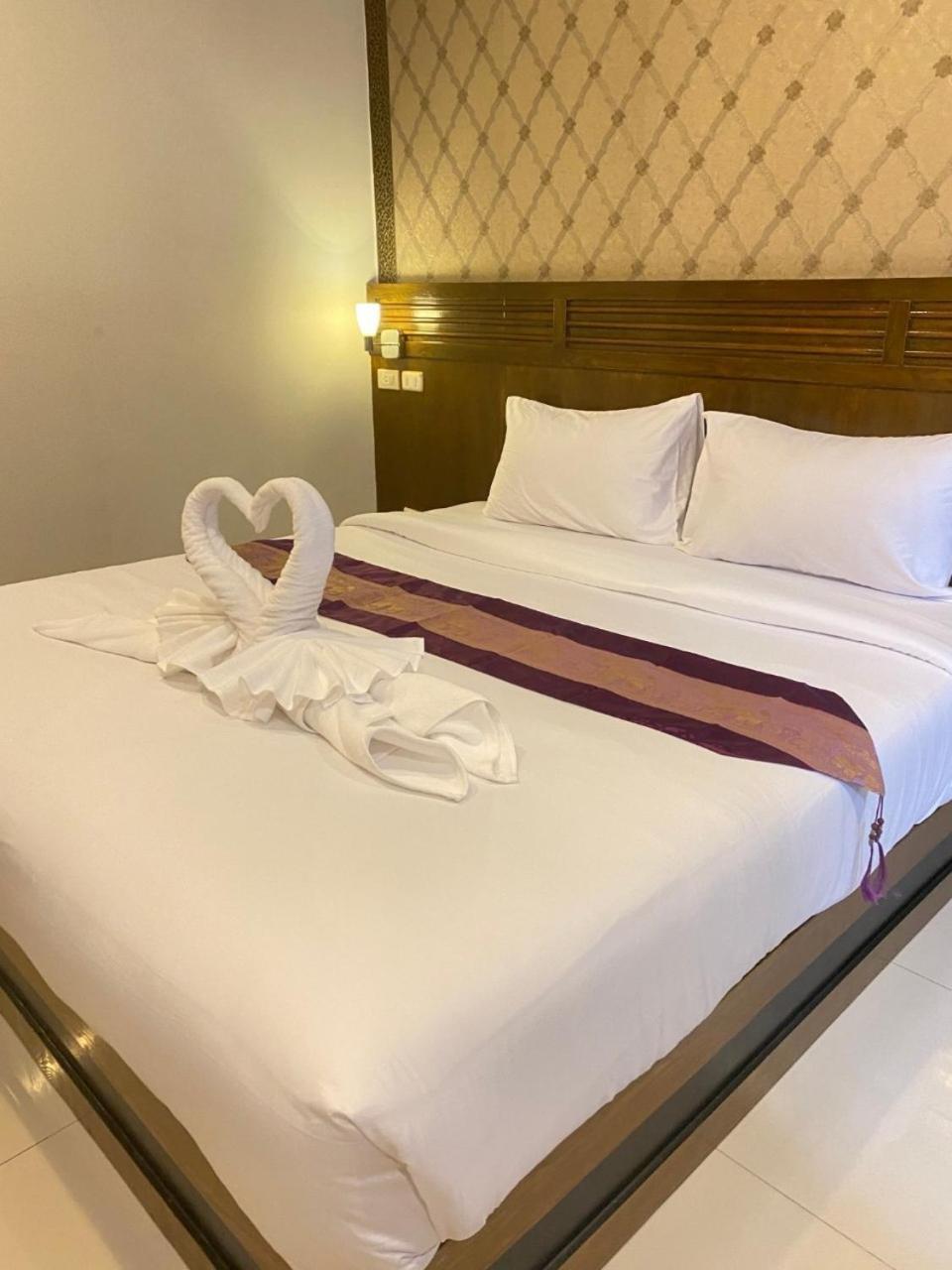 Nj Patong Hotel Luaran gambar