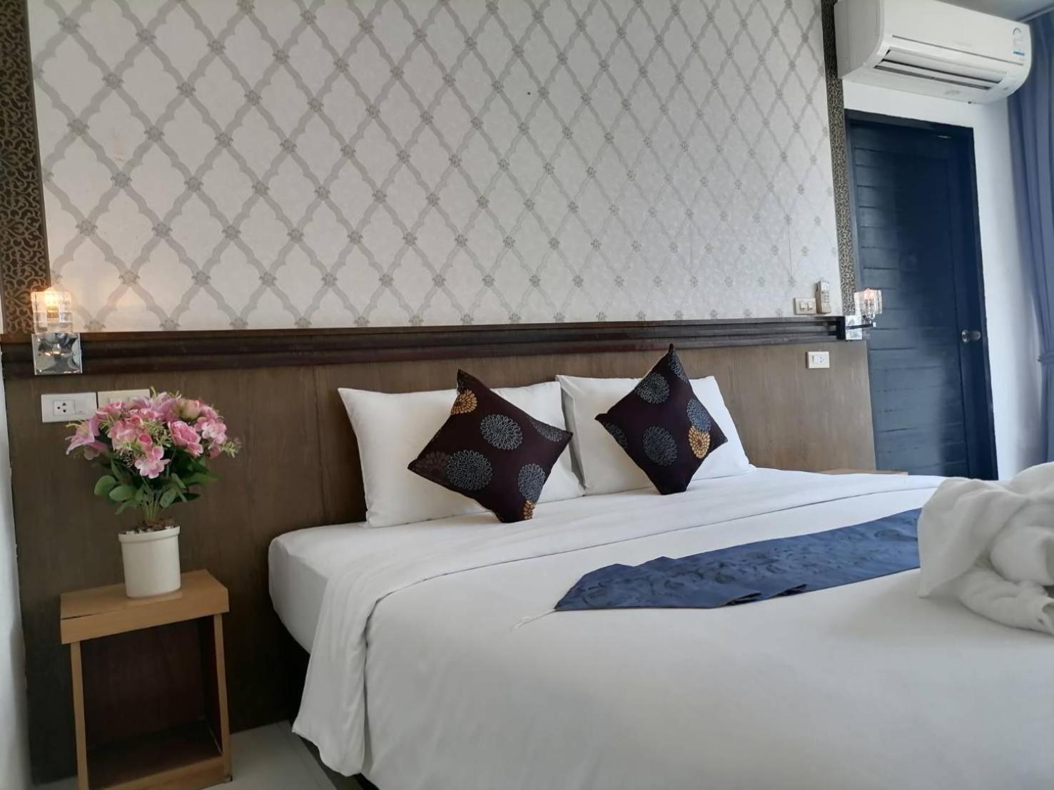 Nj Patong Hotel Luaran gambar
