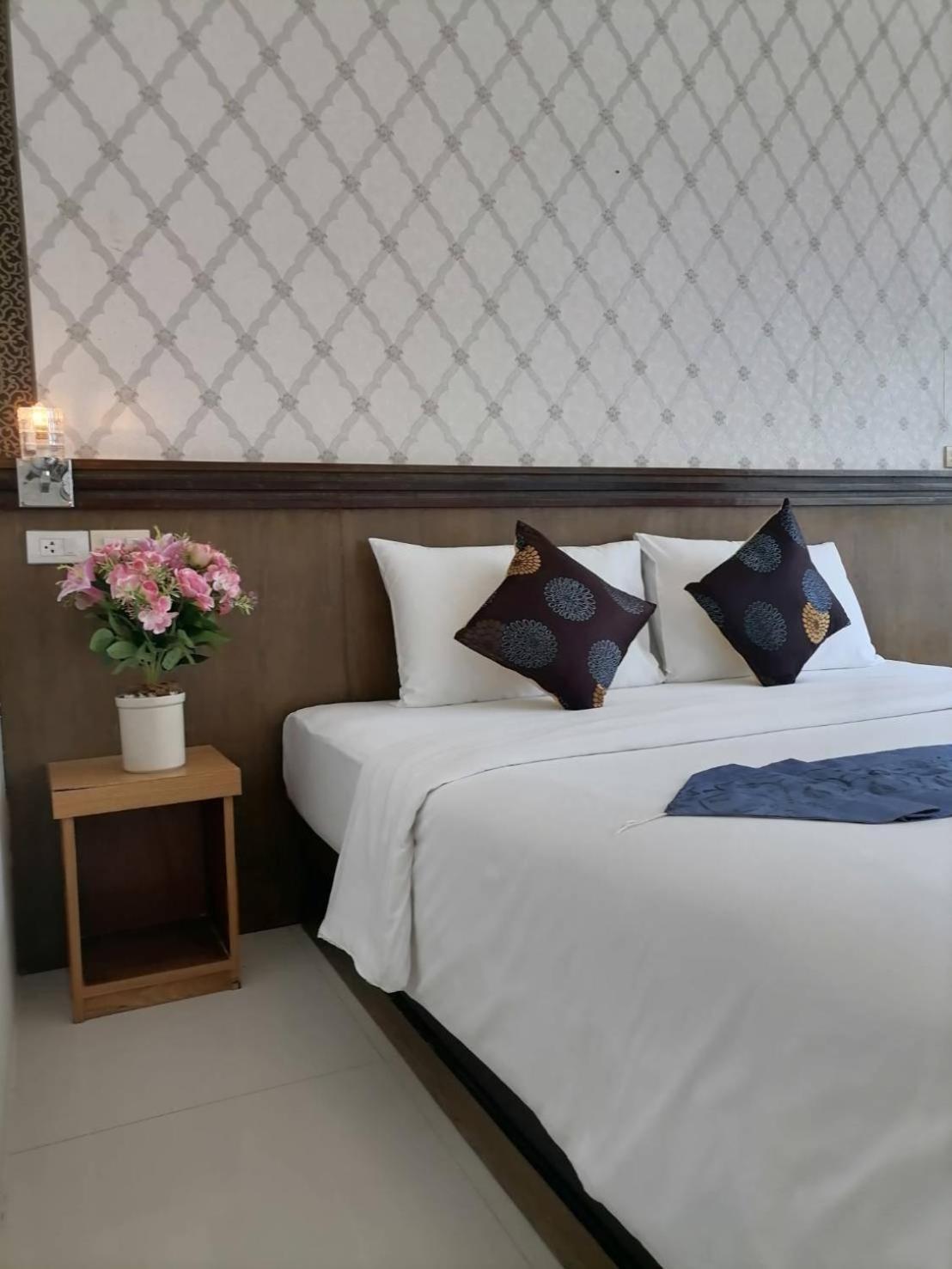 Nj Patong Hotel Luaran gambar